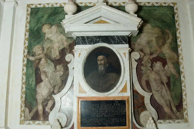 Affresco con angeli reggicortina