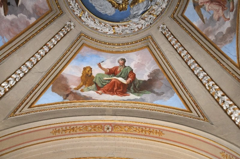 Dipinto murale con San Marco Evangelista