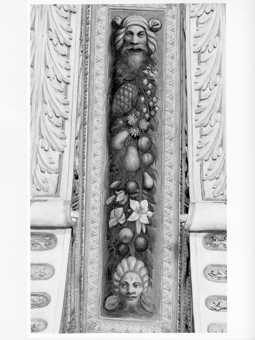 Festone con fiori, frutti e mascheroni - Rodengo Saiano