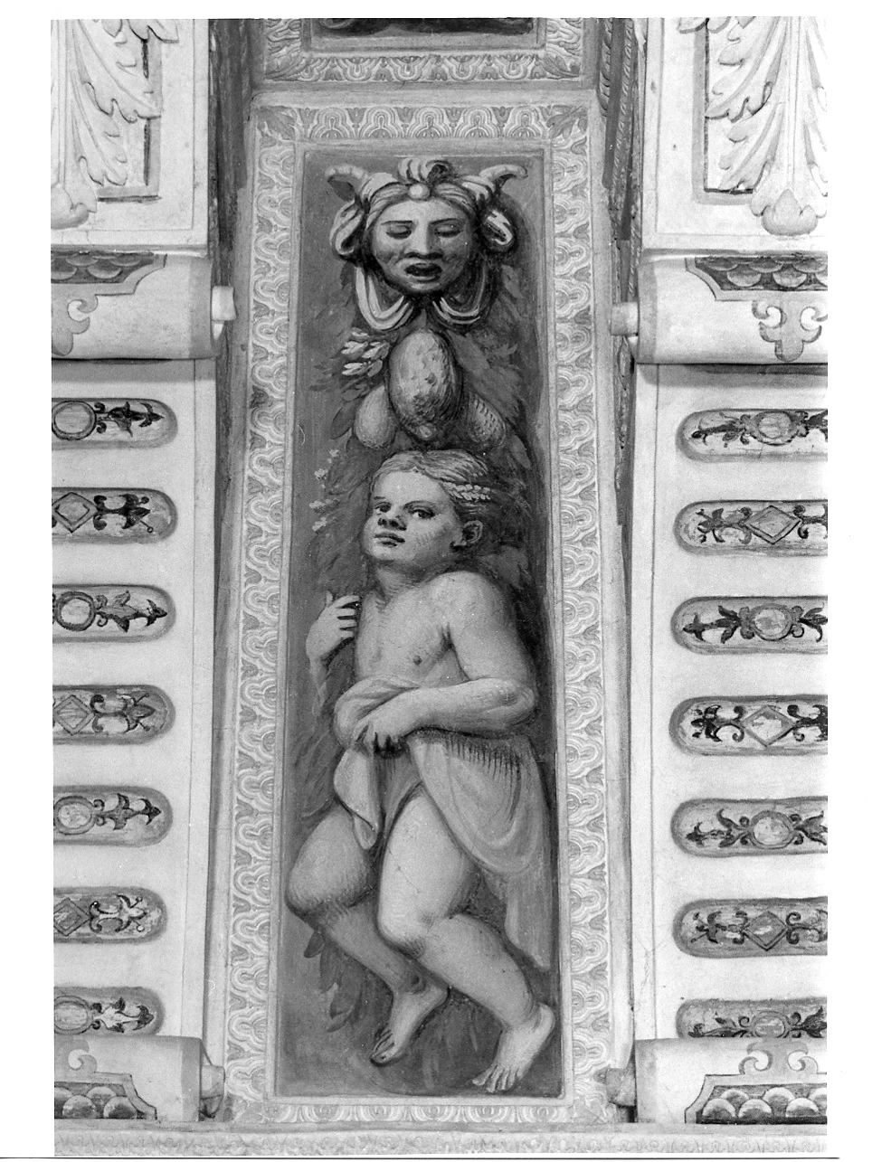 Putto con festone con frutti e mascherone - Rodengo Saiano