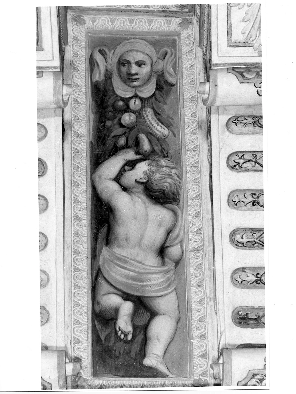 Putto con festone con frutti e mascherone - Rodengo Saiano