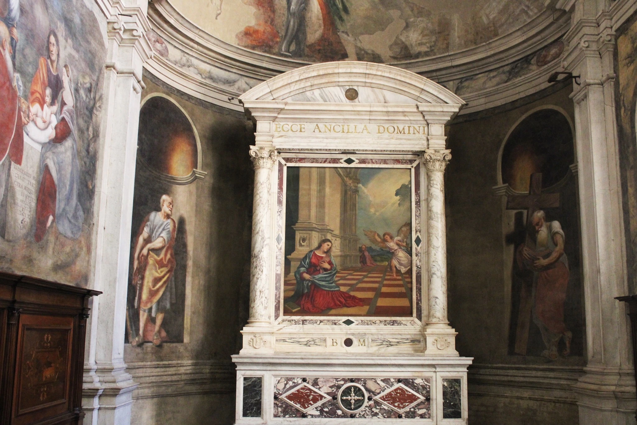 Ai lati dell'Annunciazione di Tiziano, gli affreschi del Pordenone - Duomo di Treviso